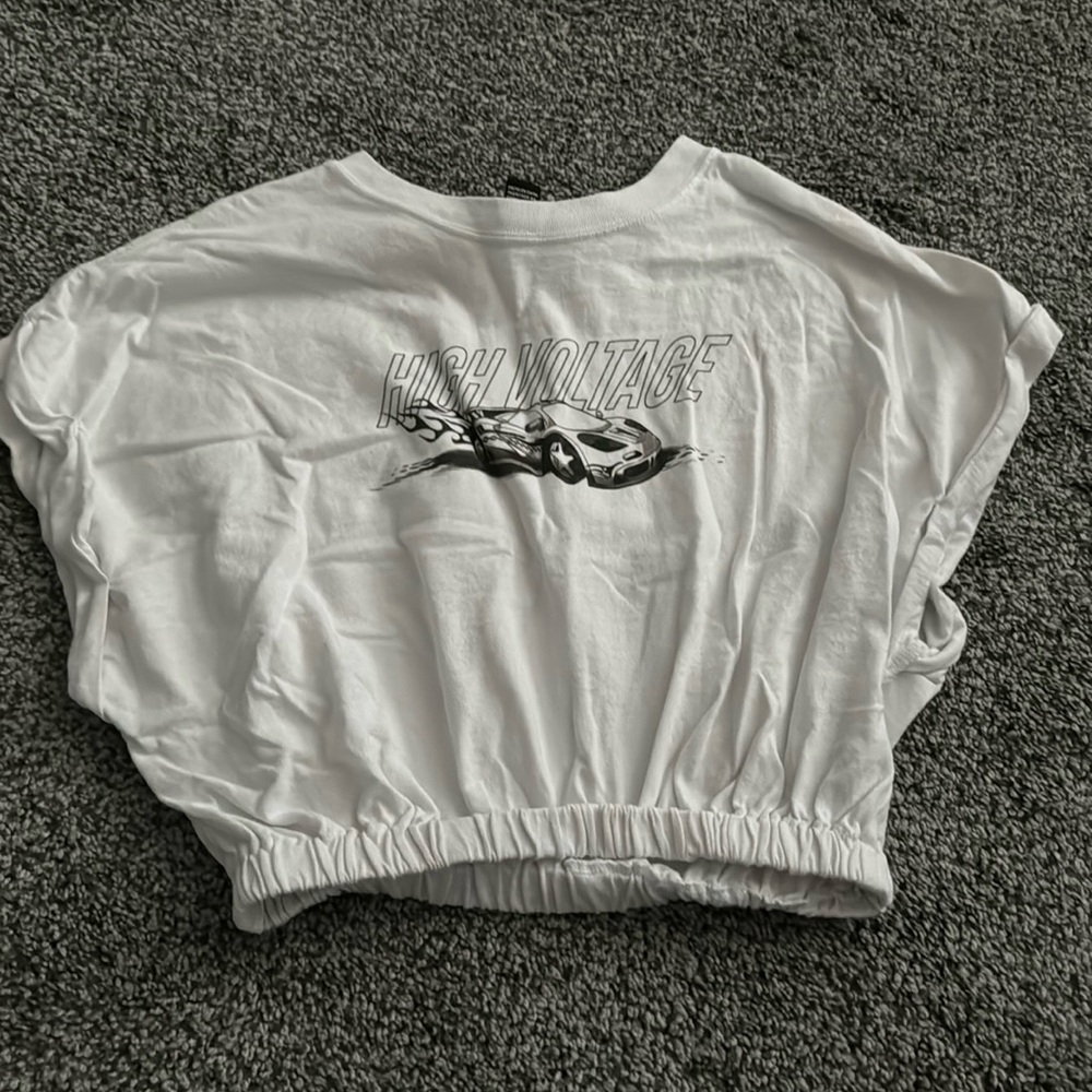 White cropped car shirt